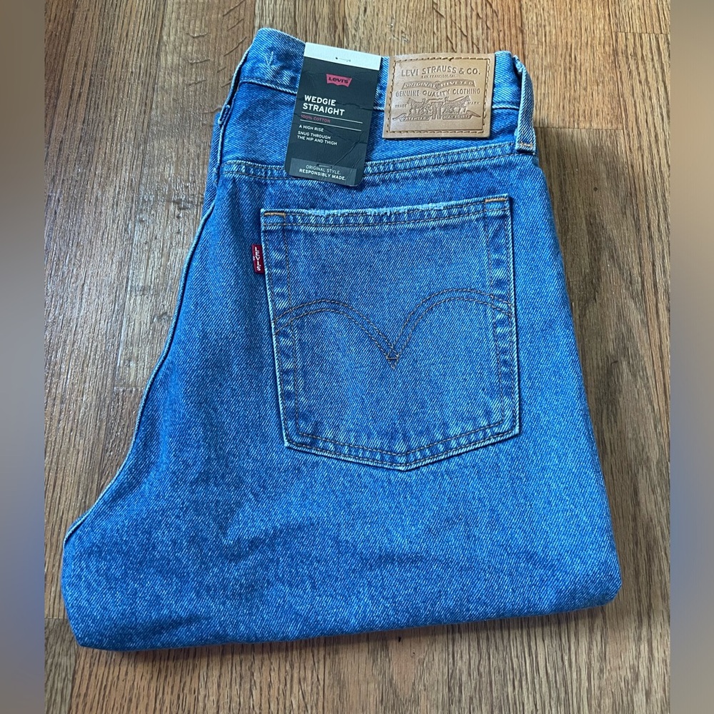 Levi Wedgie Straight